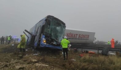 Otobüs ile 2 TIR'ın karıştığı kazada ölü ve yaralılar var! – Şanlıurfa haberleri